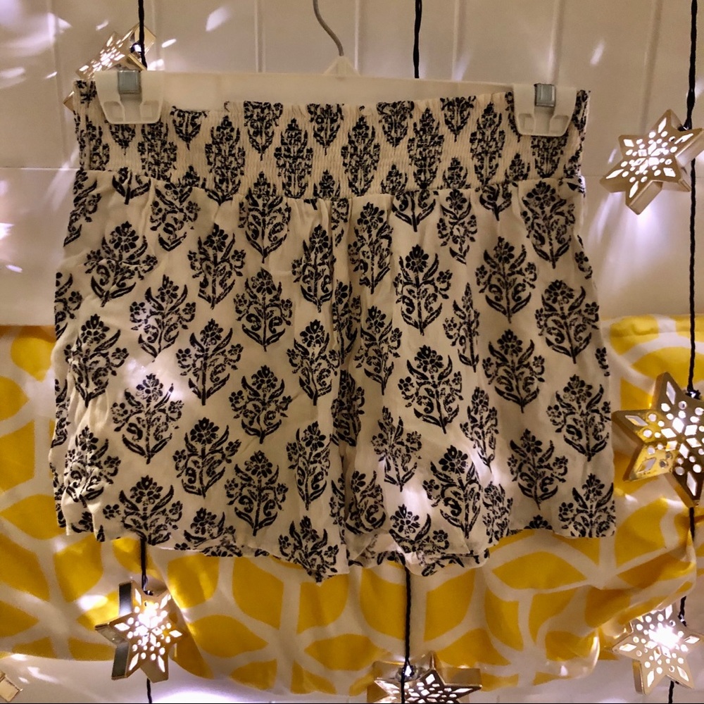 Black and White Paisley Patterned Flowy Shorts